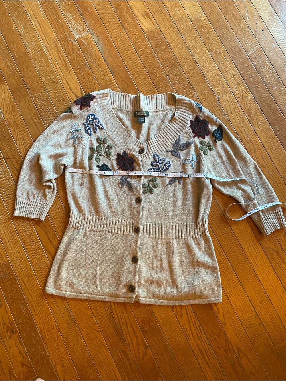 Eddie Bauer Beige Floral Embroidered V‑Neck Button Cardigan